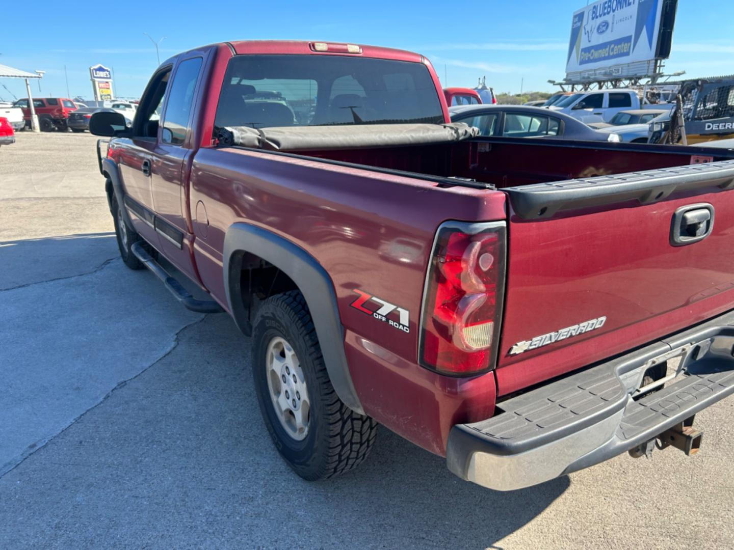 2004 Red Chevrolet Silverado 1500 (1GCEK19T64E) , located at 1687 Business 35 S, New Braunfels, TX, 78130, (830) 625-7159, 29.655487, -98.051491 - Photo#1